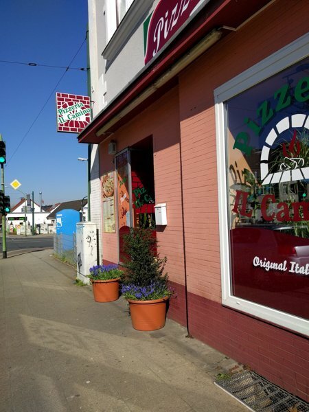 Il Camino von der Straßenseite aus